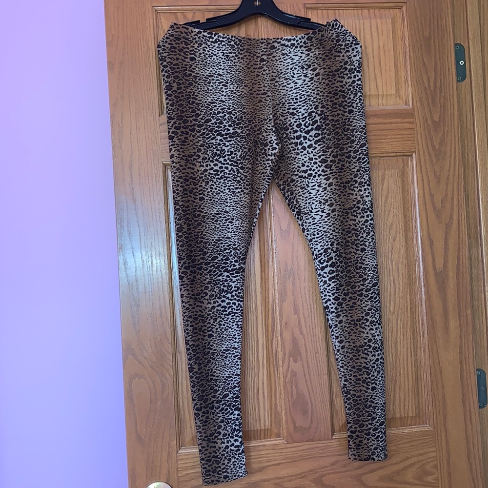 Leaped print leggings